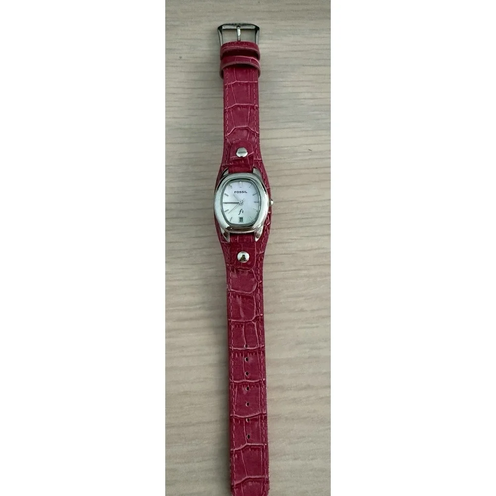 Fossil F2 Mother Pearl Leather Pink Textured Strap Women's Watch Needs Battery